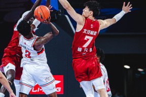 开云欢迎页面关于赛地聚焦——CBA季后赛今夜热度飙升；阿贾克斯绝杀压哨；赛场秩序良好；控场能力受关注的信息