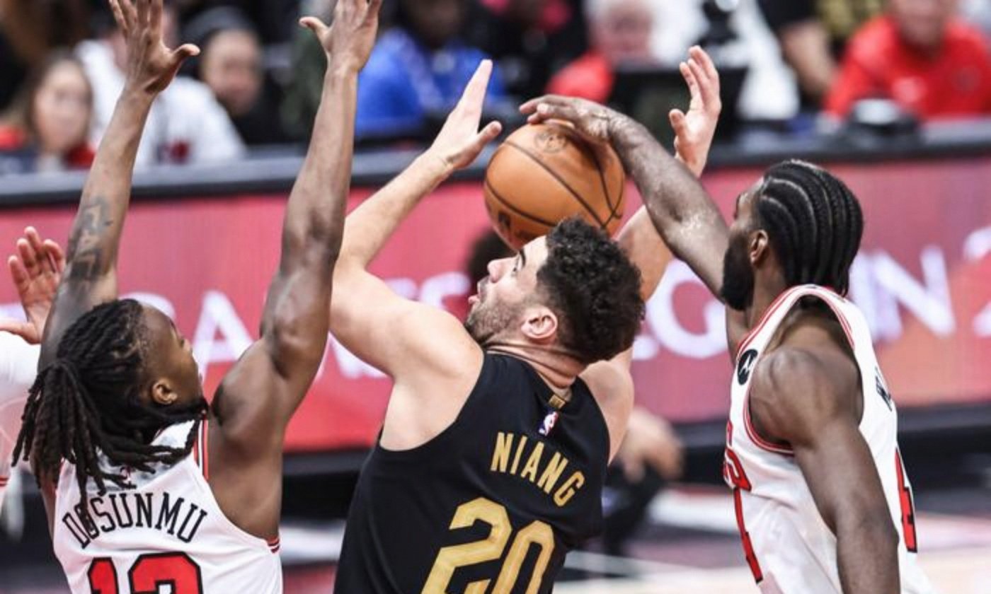 包含集结日克里夫兰骑士调整名单以备NBA季后赛，遗憾出局环节打磨，气氛紧张，更衣室氛围转暖的词条