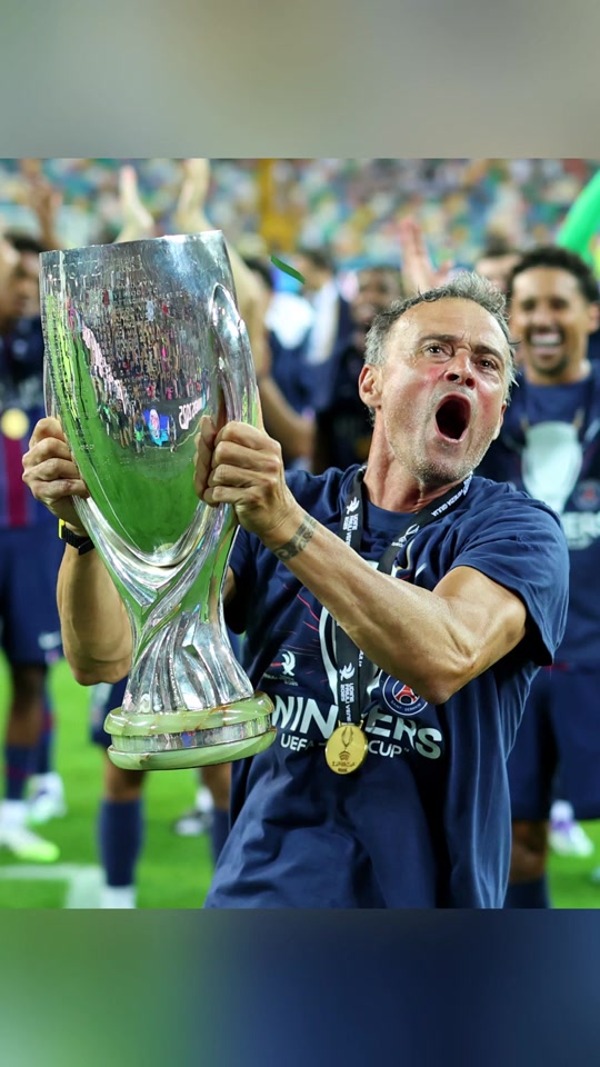 包含风云突变尼斯清晨复出首秀巴黎圣日耳曼官宣签约备战法国杯，现场解说直呼：西亚卡姆在巴塞罗那比赛中出色防守的词条